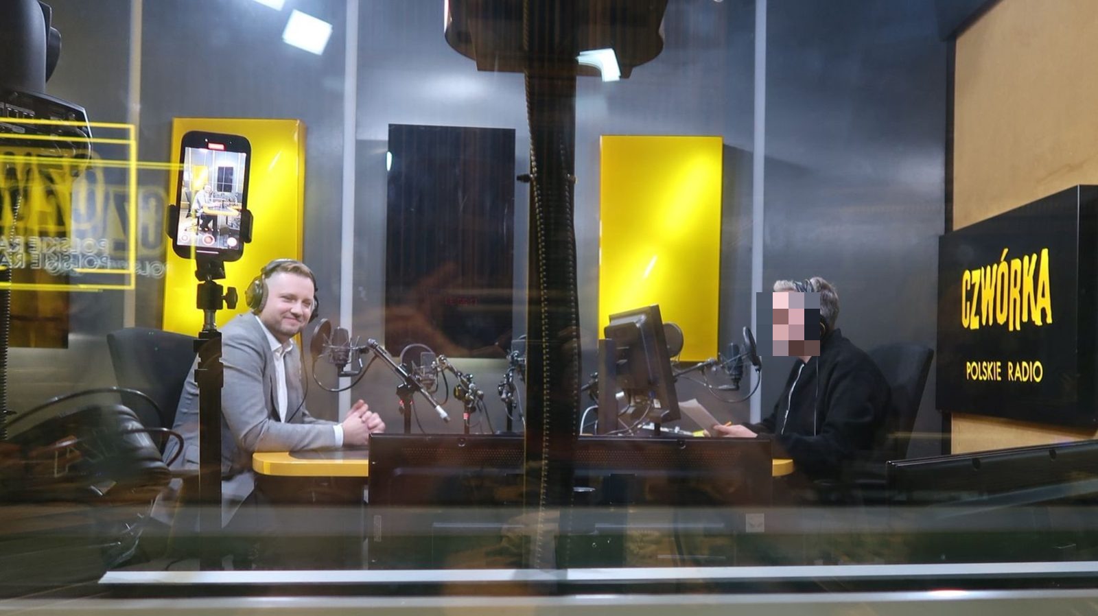 Michał Drezner w studiu Polskiego Radia Czwórka