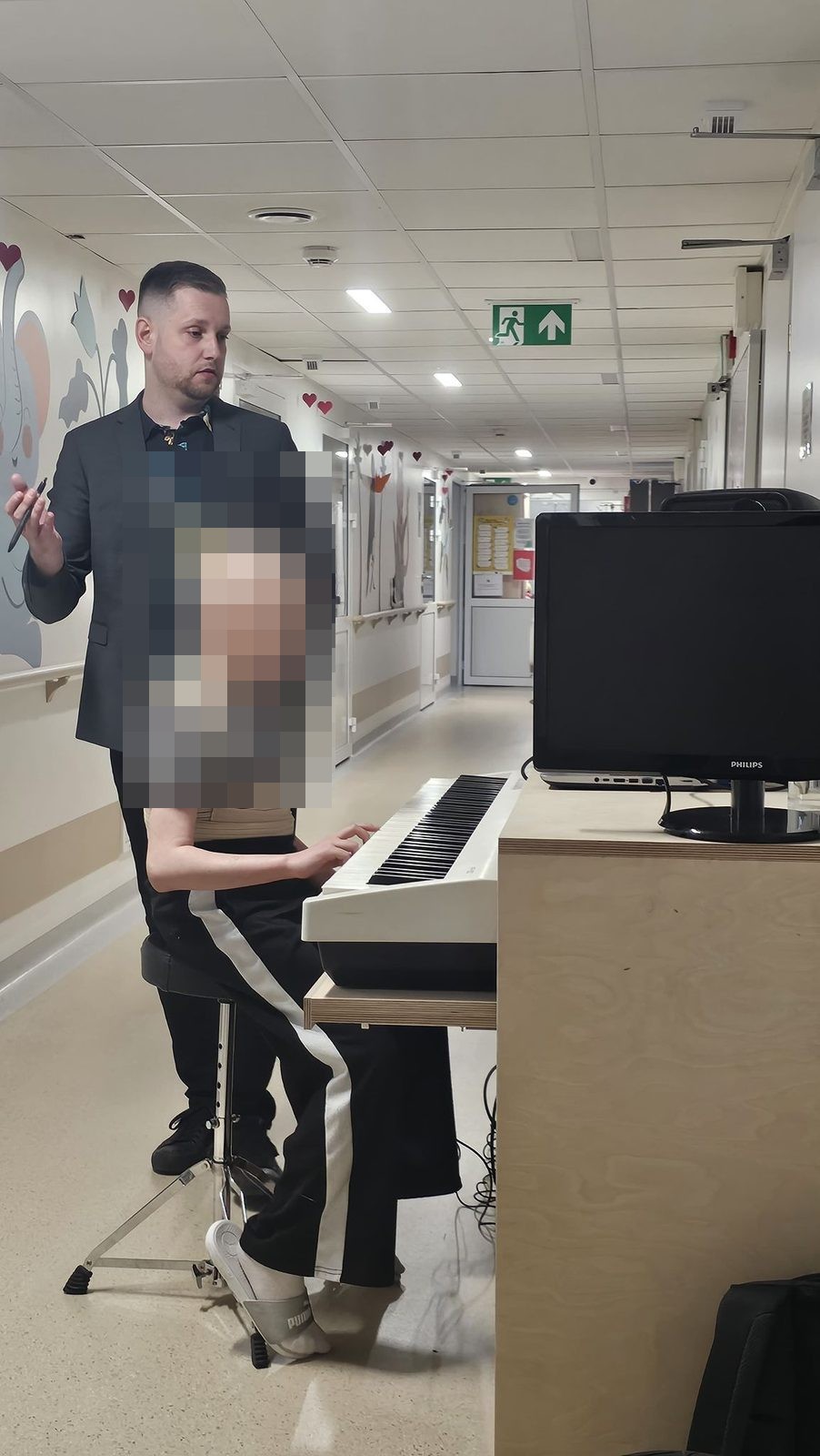Zajęcia muzyczne z dzieckiem przy pianinie cyfrowym