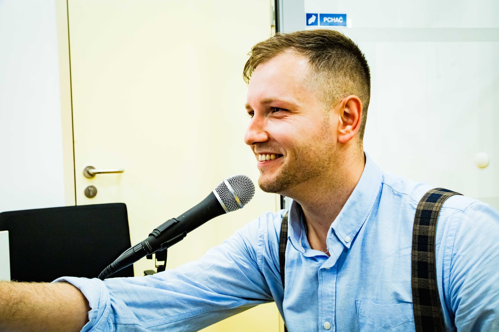 Michał Drezner podczas wystąpienia